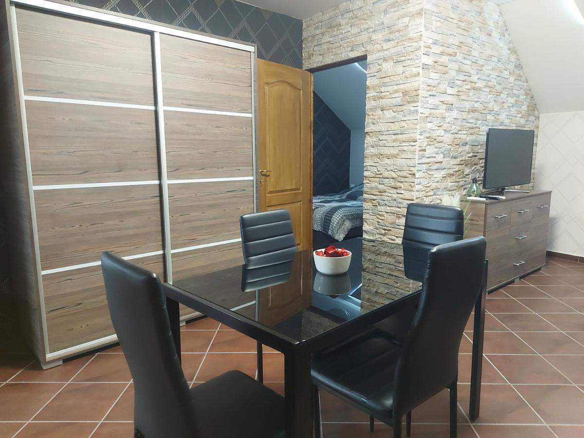 Aniko Szallas Baja Exterior foto